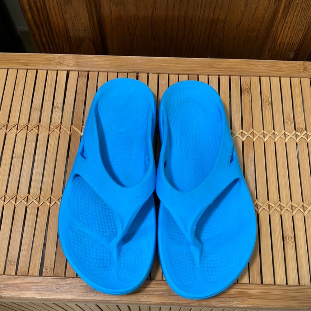 🩵💙OOFOS Aqua Blue Toe Post Recovery Sandals W/Great Arch Support Size W-9 M-7